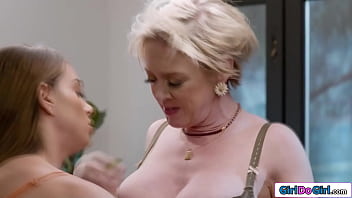 Im fingerbanging my big tits milf stepmom while rimming her