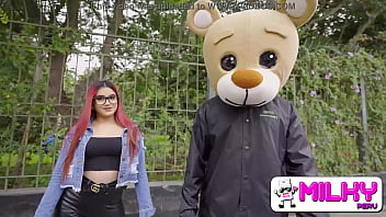 Rosario is horny on the street and ends up fucking Milky Bear … Don’t look at him if you’re sensitive !!