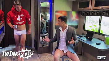 Sneaky Dante Colle Gets Extra Horny While His Boyfriend Nic Sahara Gives An Interview For A Job – TWINKPOP