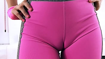 AMAZING BODY Latina EXPOSING CAMELTOE and ROUND ASS YOGA