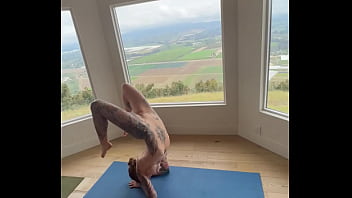 felicity feline naked morning yoga